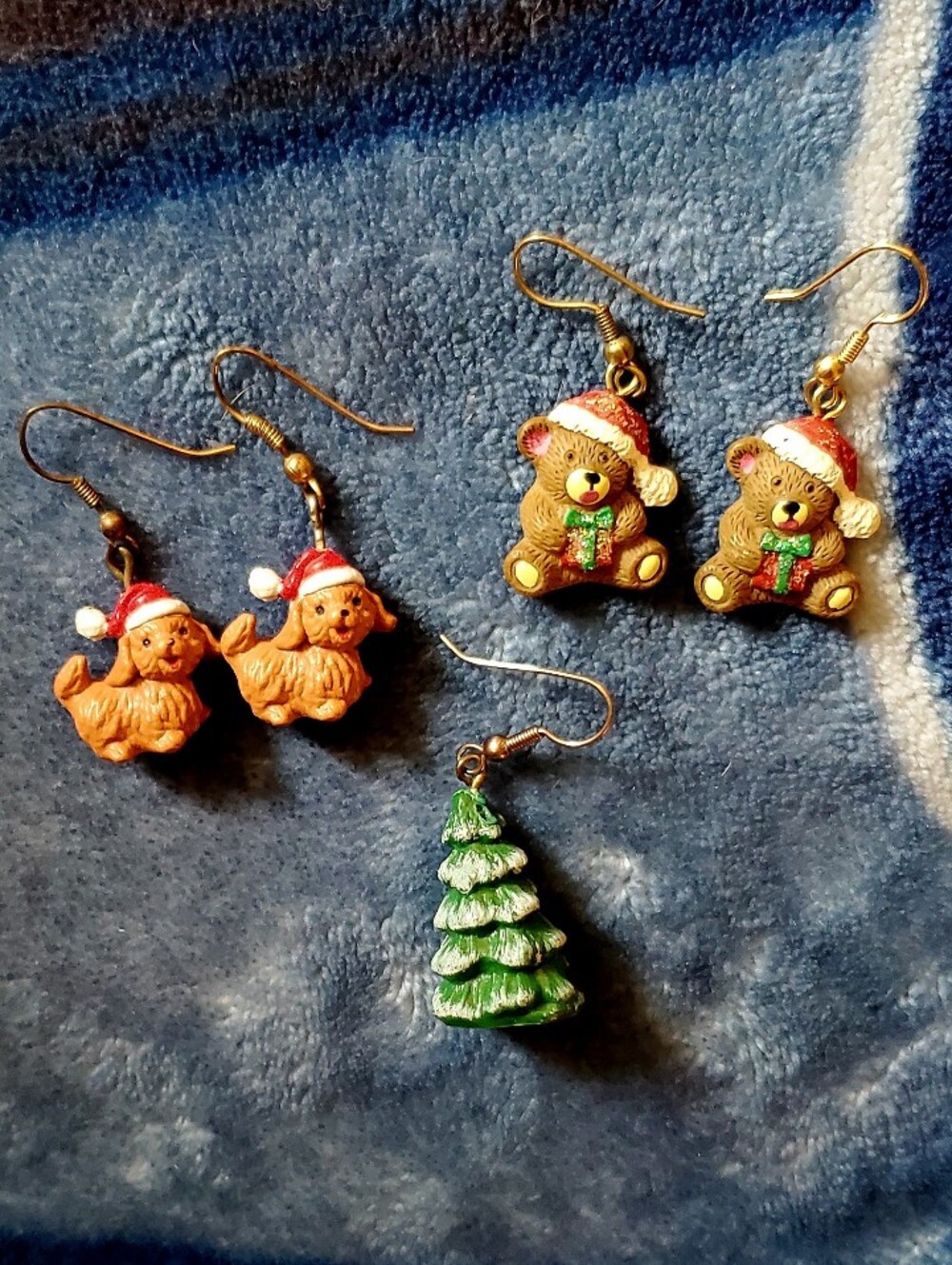 VTG Christmas Earring Lot Resin Dangle Puppies Bears Tree 80s 90s